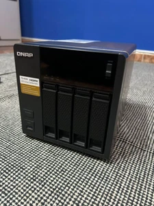 QNAP TS-453A: 8GB (2 x 4GB), con fuente de alimentación original, SIN DISCOS - Photo 1/9