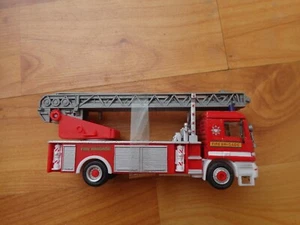 1/80 CARARAMA MERCEDES BENZ ACTROS FIRE ENGINE TRUCK - Picture 1 of 1