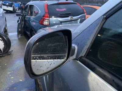 Espejo retrovisor de puerta izquierdo usado se adapta a: Toyota Sequoia Power 2004 con doble cabina 4 puertas L. Limited Foto 1 de 4