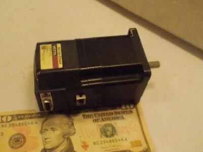 NEW OM Vexta B3156-D2ASX Servo Motor UZ81K99101 12-48v 7.5mm Shaft - Image 1 of 4