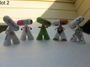 Collectionde 5 petites figurines dont la tête ressemble à une gélule médicale -2 - Picture 1 of 2