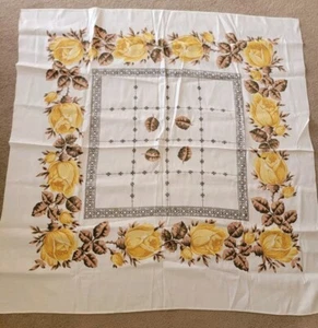 Beautiful Vintage Linen Viscose Yellow Roses Tablecloth 134 x 130 cm - Picture 1 of 10