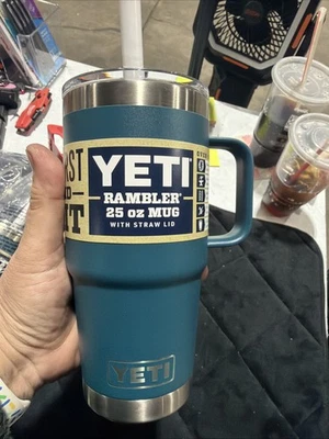 Vaso YETI Rambler 25 oz con mango y tapa de pajita verde azulado agave Foto 1 de 4