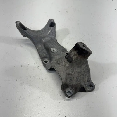 SOPORTE MONTAJE DELANTERO IZQUIERDO AUDI A6 QUATTRO C7 MOTOR 3.0L OEM 2012-2018 Foto 1 de 4