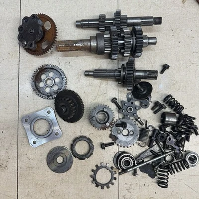 84-86 KAWASAKI KLT110 eje de transmisión engranaje piezas surtidas Foto 1 de 4