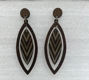 1 Paio Orecchini Pendenti in Legno Marrone Taglio Laser Stile Boho. - Foto 1 di 3