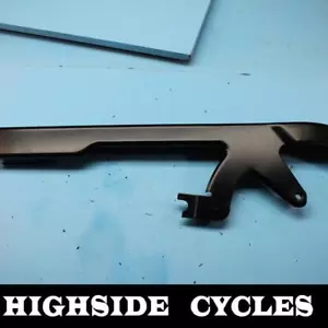 1281 02 HARLEY-DAVIDSON V-ROD DEBRIS DEFLECTOR BELT GUARD - Foto 1 di 10