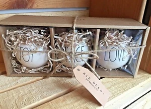 Rae Dunn~"JOY" "PEACE" "LOVE"~Keramik Ornamente~3-teiliges Set~Neu ungeöffnet - Bild 1 von 3