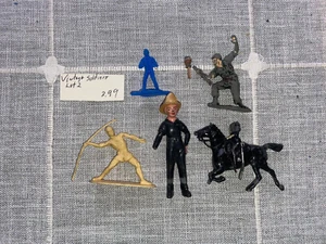 Soldiers Vintage Lot 1/32 Scale Figures Battle Diorama 2 - Picture 1 of 1