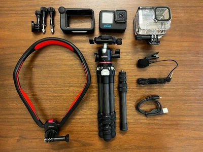 Paquete de cámara GoPro HERO10 con accesorios 32 GB tarjeta trípode micrófono Foto 1 de 4