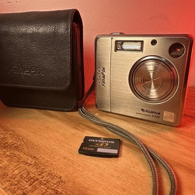 Fujifilm Finepix F420 Silver Digital Camera vintage tested working  - Image 1 of 4