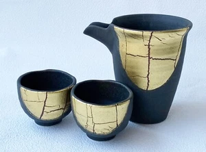 Kutani yaki ware Japanese Sake bottle and cup set Kinpaku Sai Gold foil Japan - Picture 1 of 12