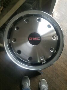 GMC Chevy 2500 3500 Suburban pickup 4X4 15 inch cap. Excellent condition.