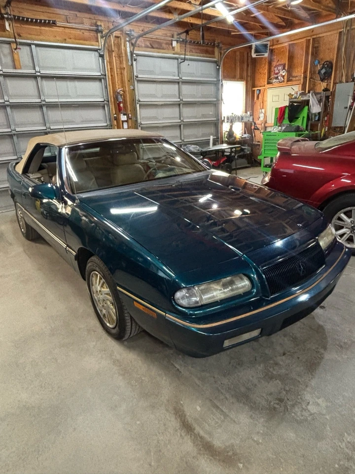 Chrysler LeBaron GTC 1995 Foto 1 de 4