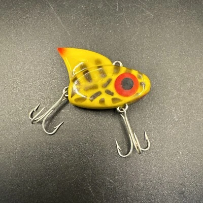 Lot #4800 Vintage Lazy Ike Sail Shark Crankbait Excellent - Image 1 of 4