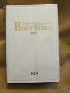 New Testament Holy Bible KJV Pocket Size Gold Guild New 4.5" x 3" x 5/8" White - Bild 1 von 6
