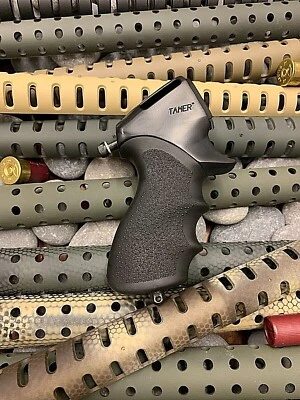 ESCUDO TÉRMICO PERSONALIZADO + EMPUÑADURA PISTOLA HOGUE Escopeta táctica Remington 870 calibre 12 Foto 1 de 4