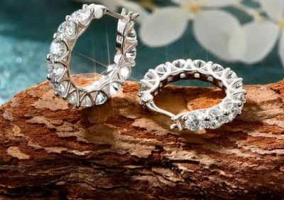 Pendientes de clip para mujer de diamantes creados en laboratorio de corte redondo enchapados en oro blanco de 14K Foto 1 de 4