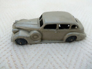 Dinky Toys 39D Buick Viceroy Saloon (1947-50) in Original Good Condition