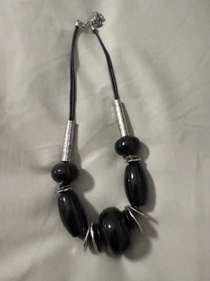 Collar Chico’s Negro y Plata Foto 1 de 4