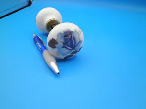 Porcelain Door Knob Blue Roses with white background adjustable Vintage - Picture 1 of 6