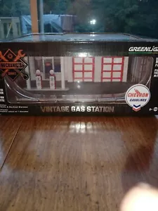 2017 GreenLight Collectibles Limited Edition Chevron Gasoline Diorama new - Picture 1 of 2