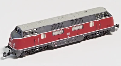 88206 Marklin  Z-scale  Class 220 Diesel Locomotive, corless motor & LED, no box - Image 1 of 3