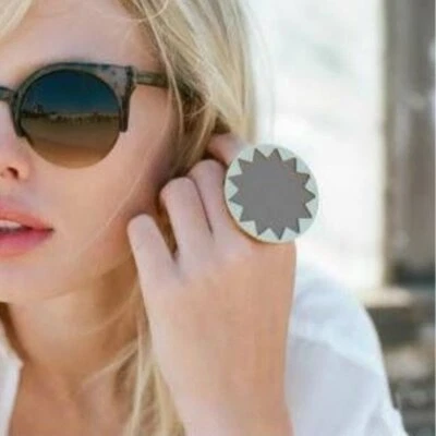 NUEVO CON ETIQUETAS HOUSE OF HARLOW ORO TOPO CUERO SUNBURST GRAN DECLARACIÓN ANILLO BOHO 5 6  Foto 1 de 4