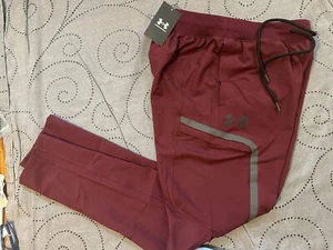 UNDER ARMOUR ELITE PASSEND SPORSTYLE 600 TIEFROTE CARGOHOSE GRÖSSE M HERREN $ 100,00 - Bild 1 von 4