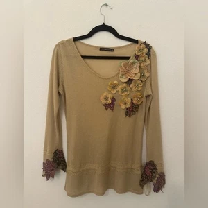 Vintage Y2K Azel Hazel Anthropologie hellbrauner Pullover mit Blumenapplikation Gr. S Waldfee - Bild 1 von 10