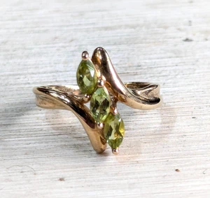 9ct Yellow Gold Ring Peridot Stones Full UK Hallmarked Ring Size M - Picture 1 of 9