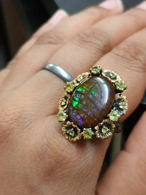 Anello da cocktail con vera pietra preziosa ammolite peridoto in argento... - Immagine 1 di 4
