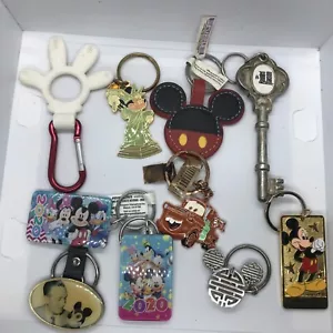 Mixed Lot of 10 Vintage Walt Disney World EPCOT Character Keychains Souvenir MGM - Picture 1 of 5