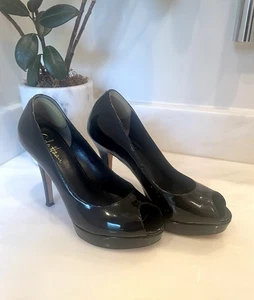 Cole Haan, schwarze Peeptoe-Heels, Größe 8, 4 1/2 Zoll hoch - Bild 1 von 6