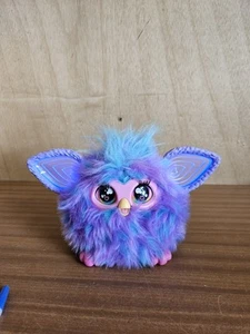 Juguete interactivo Furby 2023 púrpura tie dye funcionando - Imagen 1 de 7