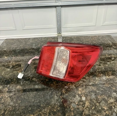 2011-2013 雷克萨斯 IS250 IS350 乘客右手外尾灯 正品 原始设备制造商 RR2-C46 — 第 1/2 张图片