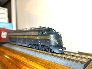 B.L.I. #457  P.R.R. EMD E8A Diesel Loco #5765 w/DCC & Paragon 2 Sound H.O. 1:87 - Picture 1 of 5