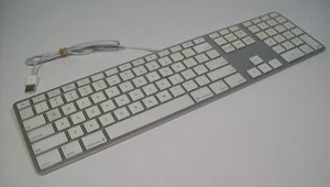Apple A1243 USB Wired Keyboard with Numeric Keypad for Parts or Repair Only - Picture 1 of 16