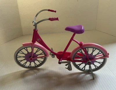 美泰芭比自行车 2013 粉色白色轮胎紫色座椅踢架自行车 — 第 1/4 张图片