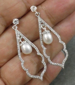 Pendientes de plata de ley .925 de circonita cúbica lágrima de perlas blancas poste 1 3/4" - Imagen 1 de 3
