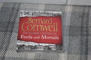 Bernard Cornwell Fools and Mortals Audiobook CD - Od4 - Foto 1 di 1