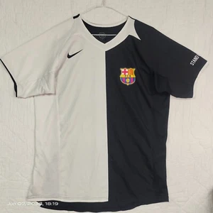 Camiseta del equipo de fútbol FC Barcelona 2004/2005 Nike antirracismo: talla Messi - grande - Imagen 1 de 16