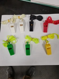Clásico entrenador de seguridad maestro guisante silbato plástico con cordón 7 piezas de color - Imagen 1 de 1