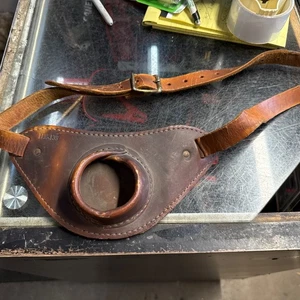 Vintage Baseball Leder Catcher Leistenschutz Cup LFM-139 verstellbarer Riemen - Bild 1 von 6