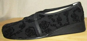 Neu im Karton Taryn Rose Kelsey schwarz Samt Rose beflockt flache Halbschuhe Größe EU 35 oder US 5 - Bild 1 von 14