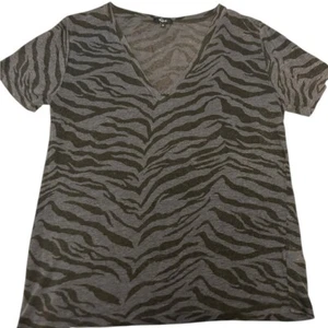RAILS Cara Tiger Stripe V-Neck Linen-Blend Tee Charcoal/Gray Black Women Med - Picture 1 of 9