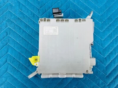 Bloque de conexiones lado del conductor de fusible y relé de tablero Lexus LS460 2007 2008 2009 FABRICANTE DE EQUIPOS ORIGINALES Foto 1 de 4