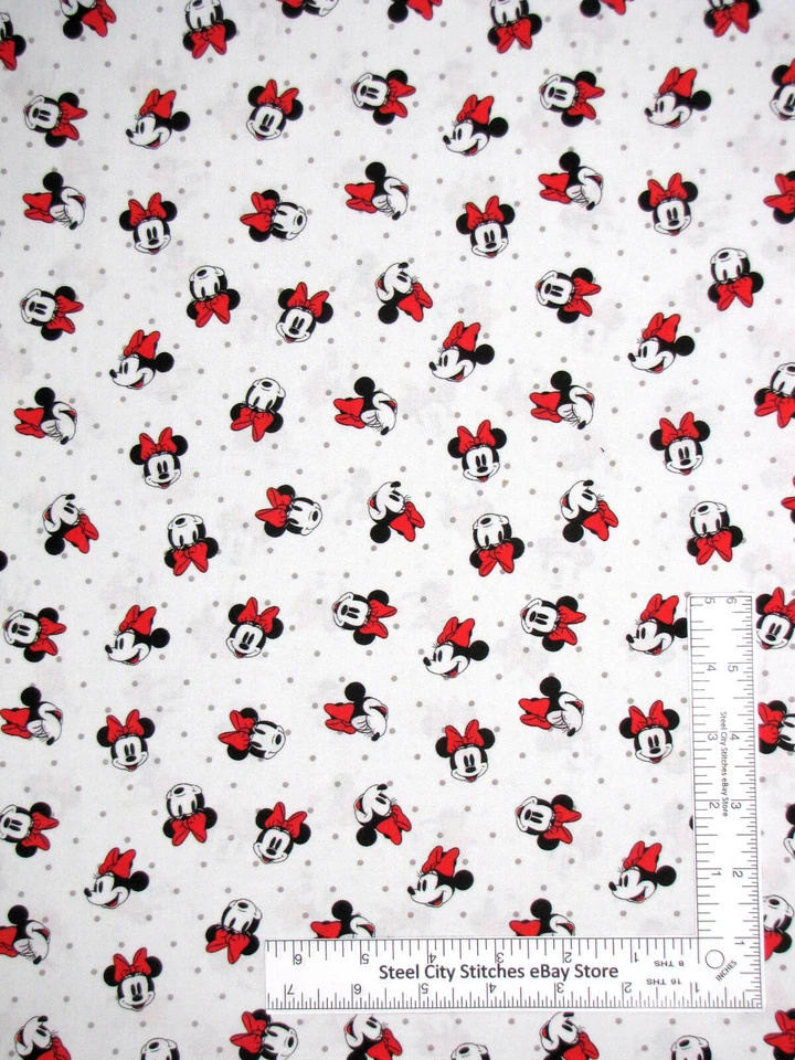 Tela con cabezas de ratón de película puntos grises en patio camelot blanco Foto 1 de 1