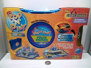TrackStars - Pop n Play Playset / Police Station with Yatming Ford CV Police Car