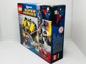 LEGO DC Comics Super Heroes 76002 | Superman: Metropolis Showdown | Nuovo e Sigillato - Foto 1 di 7
